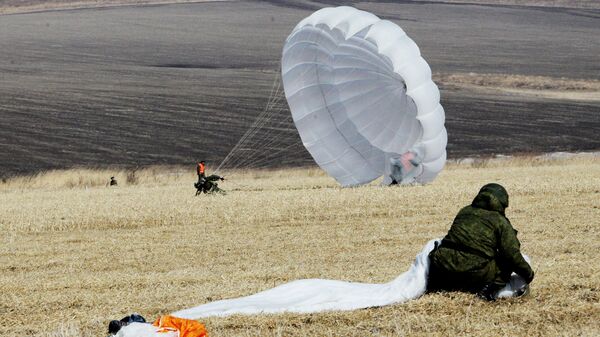 Paracaidistas militares rusos - Sputnik Mundo