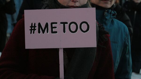 Logo del movimiento #MeToo, en contra de la violencia machista - Sputnik Mundo