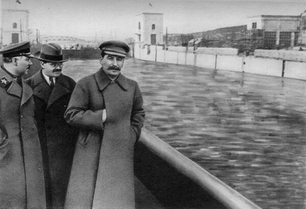 El 'photoshop' soviético: cómo los censores cambiaron la historia de la URSS - Sputnik Mundo