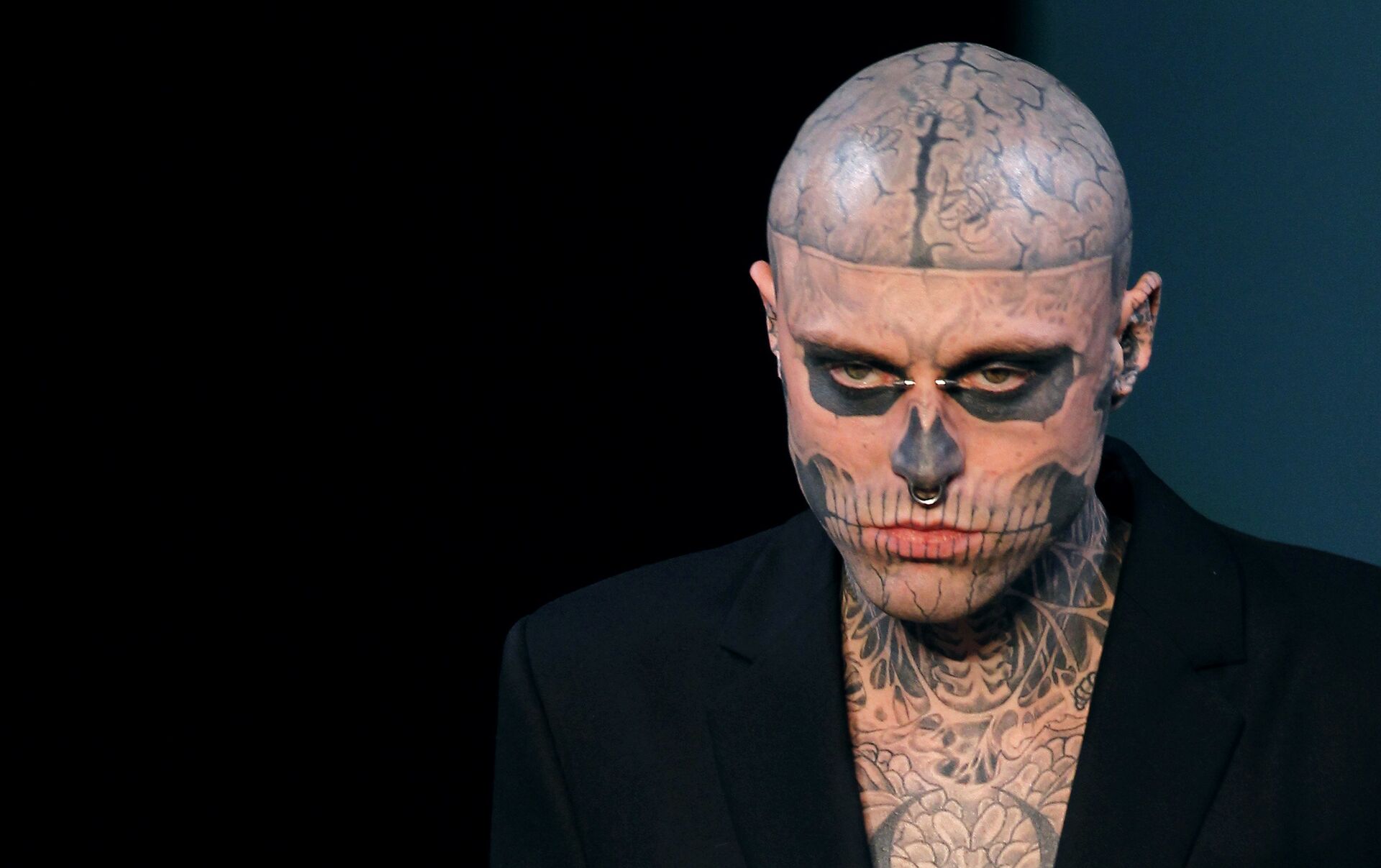 Quién era 'Zombie Boy', el modelo más tatuado del mundo que se suicidó a  los 32 años? , Sputnik Mundo