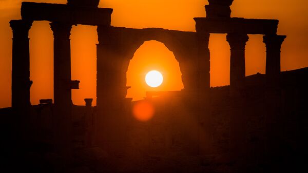 Ruinas de Palmira bañadas en la luz del sol - Sputnik Mundo