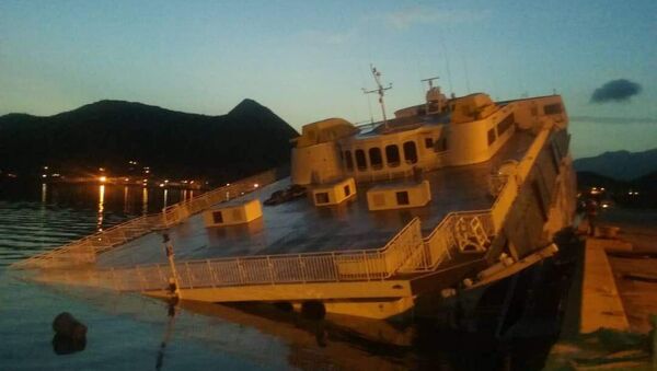 Ferry turístico de empresa estatal venezolana - Sputnik Mundo