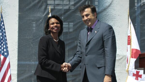 La exsecretaria de Estado de EEUU, Condoleezza Rice, y el expresidente de Georgia, Mijaíl Saakashvili (archivo) - Sputnik Mundo