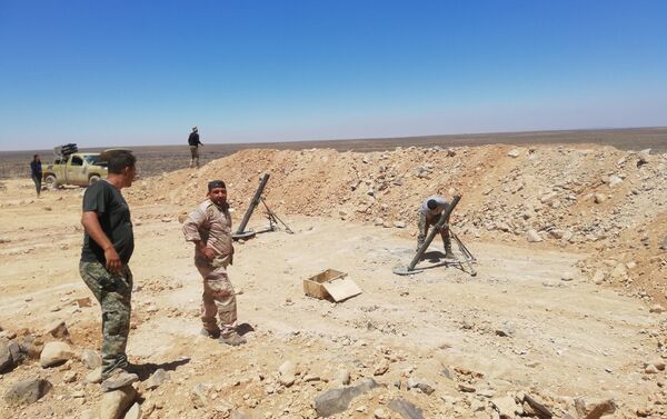 Militares sirios en desierto en Al Suwaida - Sputnik Mundo