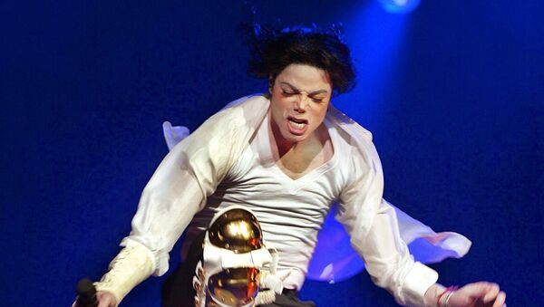 Cantante estadounidense Michael Jackson durante un concierto (archivo) - Sputnik Mundo