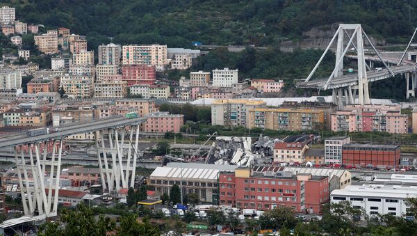 Se derrumba un puente de una autopista en Génova, Italia - Sputnik Mundo