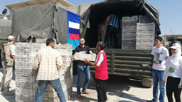 Descarga de la ayuda humanitaria enviada por la Fundación Pública Ajmat Kadírov - Sputnik Mundo