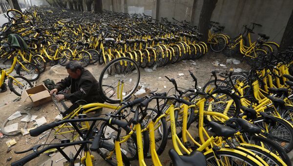 Cementerios de bicicletas en China - Sputnik Mundo