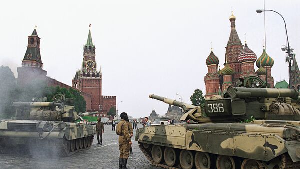 Tanques en la Plaza Roja durante la intentona golpista de 1991 - Sputnik Mundo
