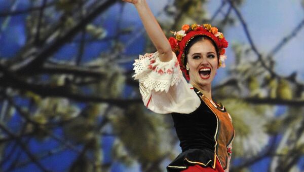 Una participante del Coro Cosaco de Kubán durante una actuación en el Kremlin - Sputnik Mundo