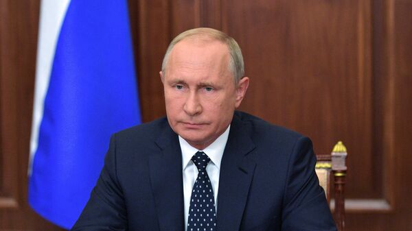 El presidente de Rusia, Vladímir Putin, explica en un mensaje televisado sus propuestas para la reforma en la edad de jubilación. - Sputnik Mundo