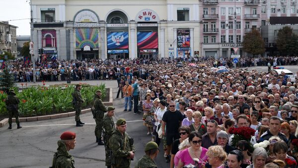 Ciudadanos dan el último adiós al líder de la república de Donetsk - Sputnik Mundo