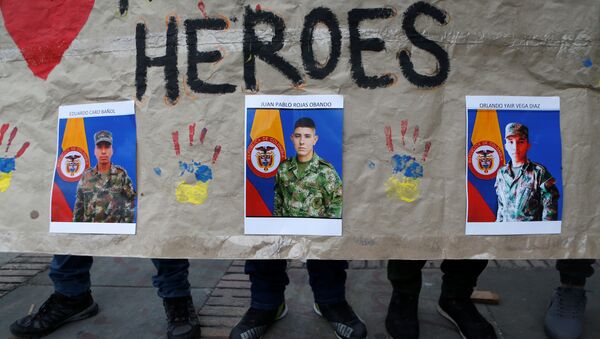 Las fotografías de tres soldados capturados, Colombia - Sputnik Mundo