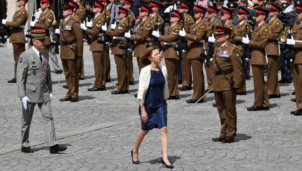 Florence Parly, ministra de Defensa de Francia - Sputnik Mundo