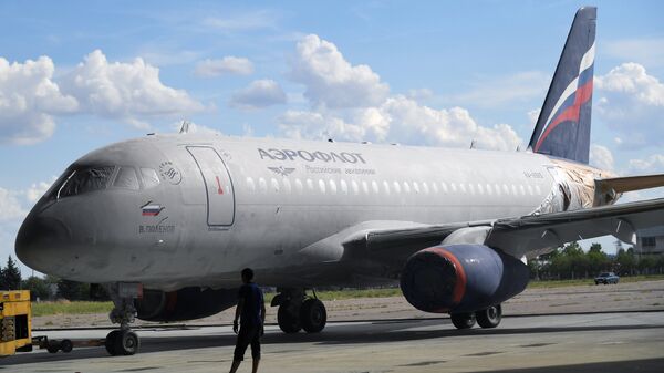 El avión Sukhoi SuperJet 100 en aerolínea Aeroflot - Sputnik Mundo