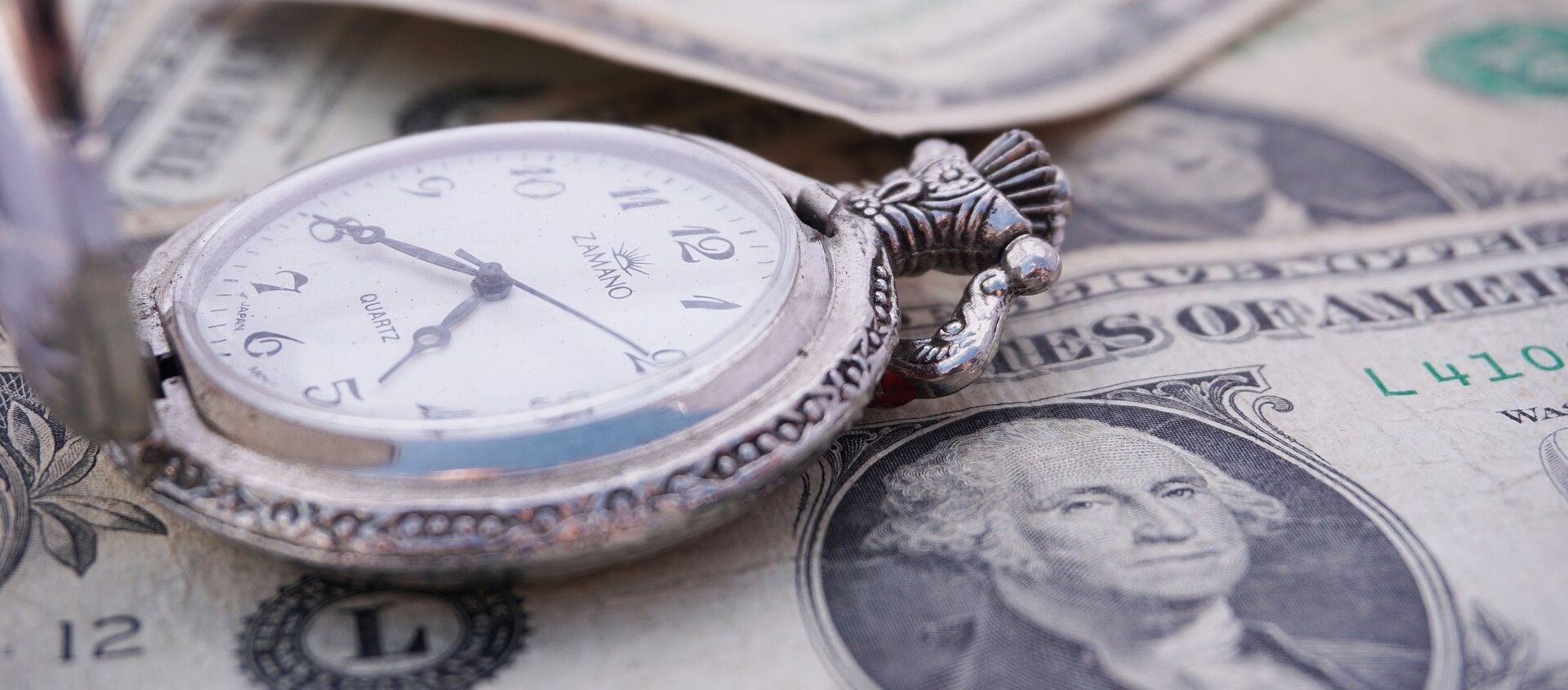 Dólares y un reloj - Sputnik Mundo, 1920, 13.09.2018