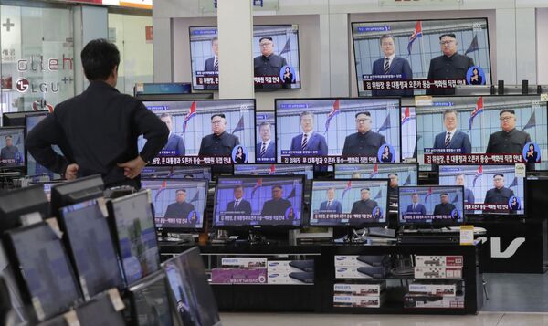 La histórica visita del presidente de Corea del Sur a Pyongyang La histórica visita del presidente de Corea del Sur a Pyongyang - Sputnik Mundo