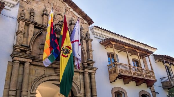 Banderas a la entrada de la Casa de la Libertad, en Bolivia - Sputnik Mundo