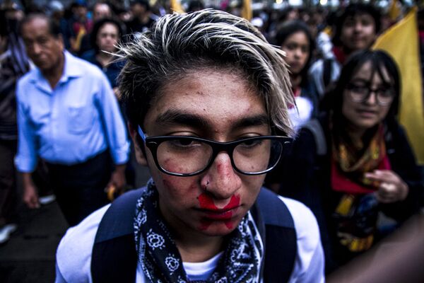 Estudiante de la UNAM durante la Marcha del Silencio 2018 en la Ciudad de México Estudiante de la UNAM durante la Marcha del Silencio 2018 en la Ciudad de México - Sputnik Mundo