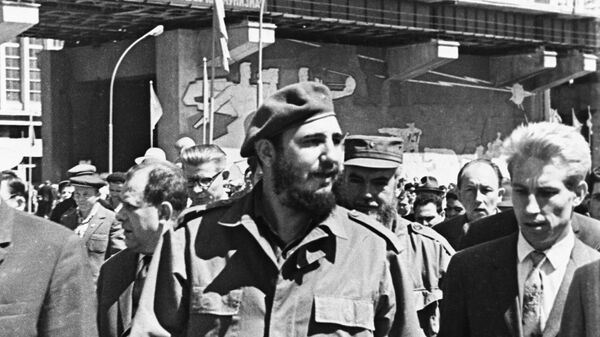 Fidel Castro durante su visita a la URSS en 1963 - Sputnik Mundo