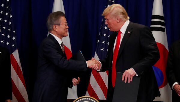Presidente de Corea del Sur, Moon Jae-in, y presidente de EEUU, Donald Trump - Sputnik Mundo