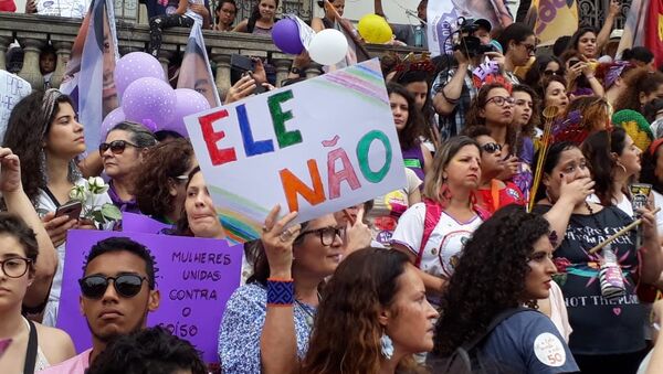 Protesta del movimiento feminista contra Jair Bolsonaro en Rio de Janeiro - Sputnik Mundo