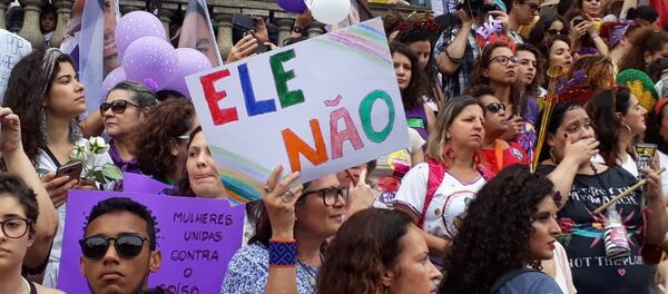 Protesta del movimiento feminista contra Jair Bolsonaro en Rio de Janeiro Protesta del movimiento feminista contra Jair Bolsonaro en Rio de Janeiro - Sputnik Mundo