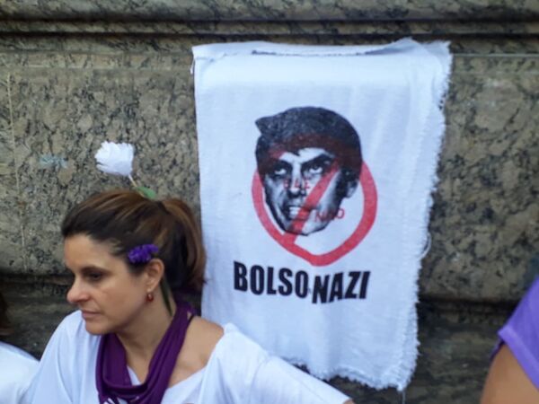 Protesta del movimiento feminista contra Jair Bolsonaro en Rio de Janeiro Protesta del movimiento feminista contra Jair Bolsonaro en Rio de Janeiro - Sputnik Mundo