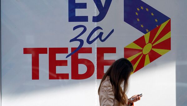 Un poster La UE para ti en Macedonia - Sputnik Mundo