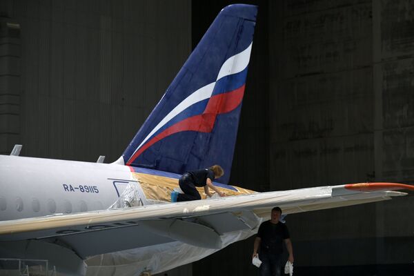 Así cobran vida los aviones Sukhoi SuperJet 100 de Aeroflot - Sputnik Mundo
