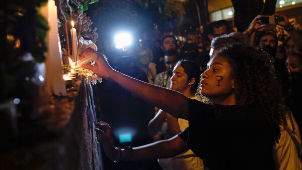 Homenaje a  Marielle Franco, consejala brasileña asesinada en Río de Janeiro - Sputnik Mundo