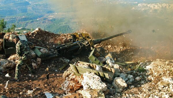 Un militar sirio en la provincia de Latakia - Sputnik Mundo
