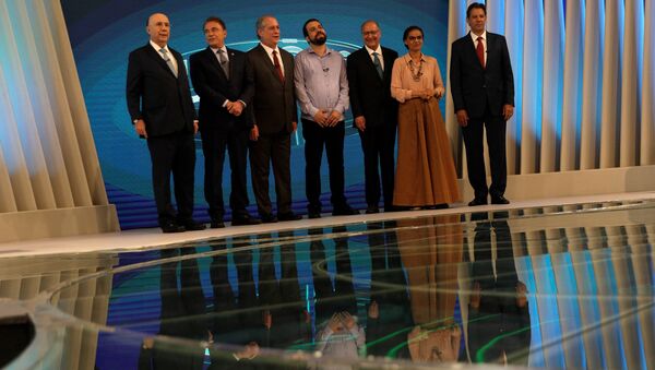 Candidatos durante el debate electoral en Brasil - Sputnik Mundo