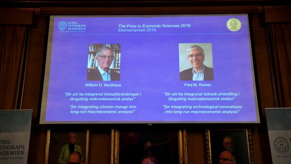 Los ganadores del Premio Nobel de Economía 2018 - Sputnik Mundo
