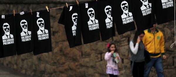 Las camisetas con imágenes de Jair Bolsonaro en Brasil Las camisetas con imágenes de Jair Bolsonaro en Brasil - Sputnik Mundo