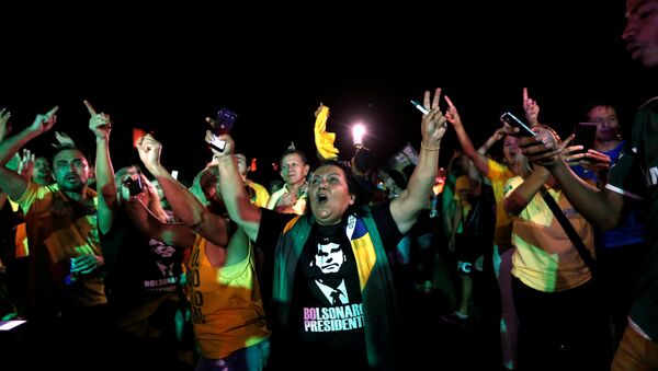 Segidores del ultraderechista Jair Bolsonaro en la primera vuelta de las elecciones presidenciales en Brasil - Sputnik Mundo