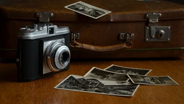 Una cámara de fotos antigua (imagen ilustrativa) - Sputnik Mundo