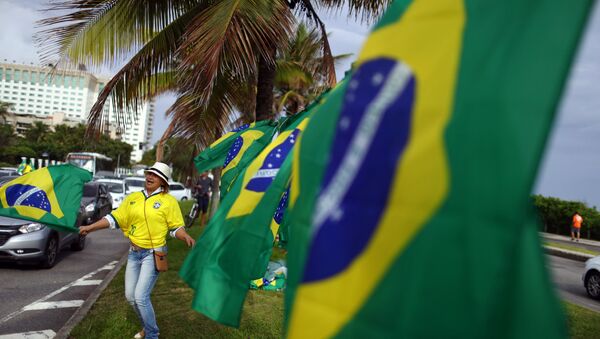 Banderas de Brasil durante elecciones presidenciales - Sputnik Mundo