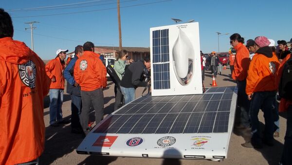 Un vehículo de la Carrera Solar Atacama 2011 - Sputnik Mundo