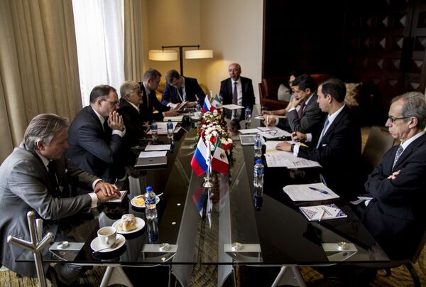 Reunión entre las comisiones gubernamentales durante el evento de la Misión Empresarial Centro Ruso de Exportaciones en México. Reunión entre las comisiones gubernamentales durante el evento de la Misión Empresarial Centro Ruso de Exportaciones en México. - Sputnik Mundo