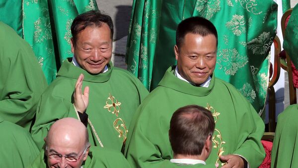 Los obispos chinos John Baptist Yang Xiaoting y Giuseppe Guo Jincai en el Vaticano - Sputnik Mundo