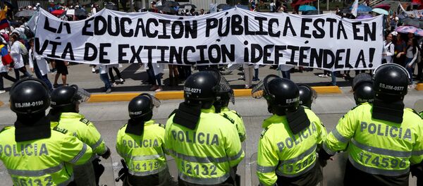 Protestas de estudiantes en Bogotá, la capital de Colombia Protestas de estudiantes en Bogotá, la capital de Colombia - Sputnik Mundo