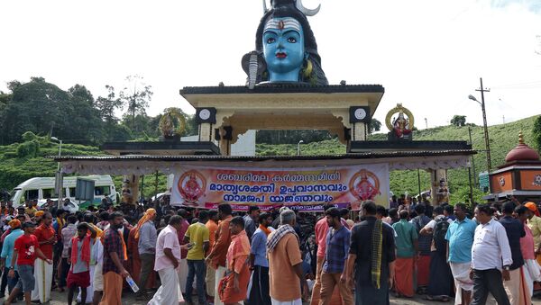 Devotos de la India se reúnen en un templo durante una protesta - Sputnik Mundo