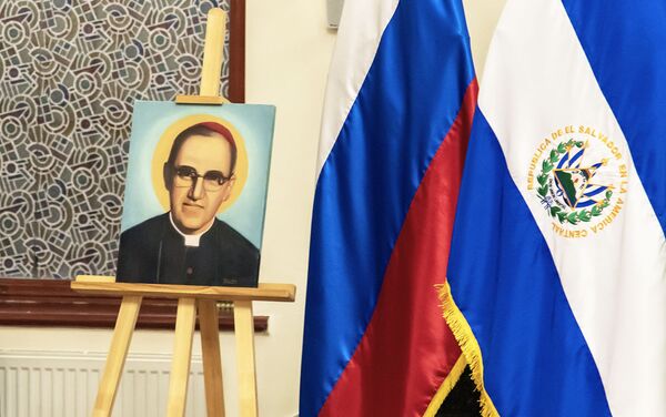 Ceremonia en honor a la canonización de Óscar Romero en la Catedral de la Inmaculada Concepción de Moscú, 19 de octubre de 2018 - Sputnik Mundo