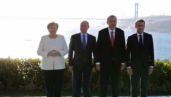 Los líderes de Alemania, Rusia, Turquía y Francia durante la reunion en Estambul  - Sputnik Mundo