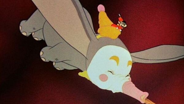 Escena de la película animada 'Dumbo' (Walt Disney, 1941) - Sputnik Mundo