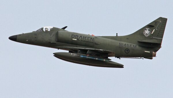 Un avión de ataque a tierra Douglas A-4K Skyhawk de la empresa privada Draken - Sputnik Mundo