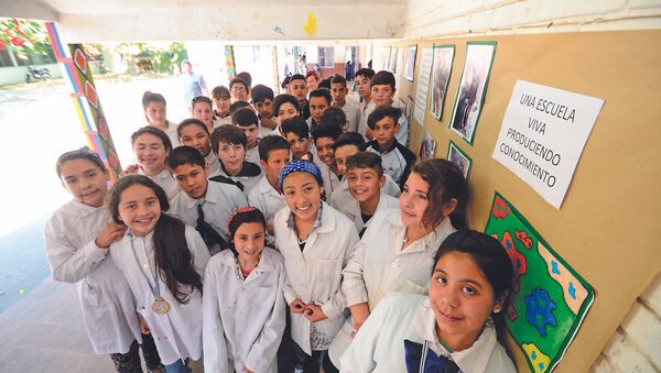 Alumnos de la escuela N° 319 de Montevideo, Uruguay, integrantes del proyecto Entre bichitos - Sputnik Mundo
