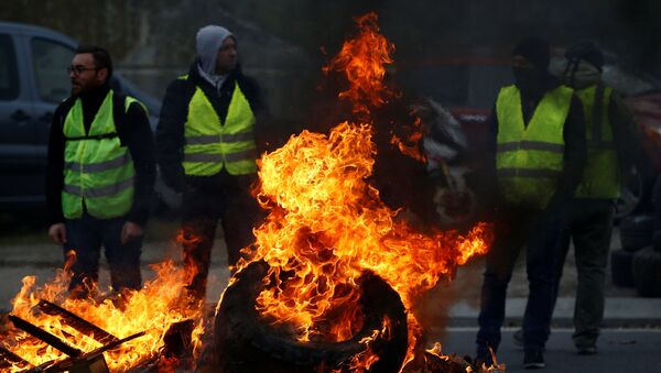 Protestas contra los precios del combustible en Francia - Sputnik Mundo