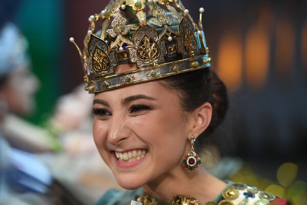 Mujeres tártaras deslumbran en un concurso de belleza en Kazán - Sputnik Mundo